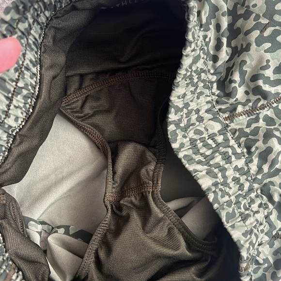 Athleta Printed Hustle 3” Shorts - Picture 5 of 9